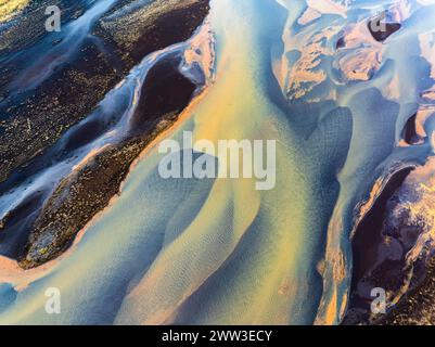Paesaggio fluviale mineralizzato coperto, immagine drone, Landeyjasandur, Sudurland, Islanda Foto Stock