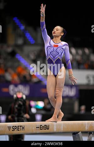 Qiyuan Qiu CHN Balance beam, ginnastica, ginnastica artistica, ginnasti, donna, EnBW DTB-Pokal, Porsche-Arena, Stoccarda, Baden-Wuerttemberg, Germania Foto Stock