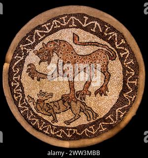 Loin e volpe, copia mosaico, Cattedrale di Otranto, scuola di mosaici che produce maestri mosaici, Spilimbergo, città di arte mosaica, Friuli, Italia, Spilimbergo Foto Stock