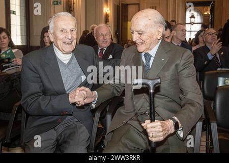 Milano, Italia. 21 marzo 2024. Nella foto da sinistra Silvio Garattini, Piero BassettiMilano, Italia - Cronaca Giovedì, marzo 21, 2024. (Foto di Marco Ottico/Lapresse) cerimonia di premiazione del Longevity Summit Milano, Italia - News giovedì, 21 marzo 2024. (Foto di Marco otto/Lapresse) credito: LaPresse/Alamy Live News Foto Stock