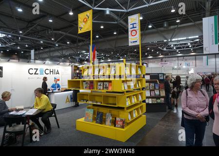 Lipsko, Germania. 21 marzo 2024. Lo stand ceco è esposto alla Fiera del Libro di Lipsia, in Germania, il 21 marzo 2024. Crediti: Ales Zapotocky/CTK Photo/Alamy Live News Foto Stock