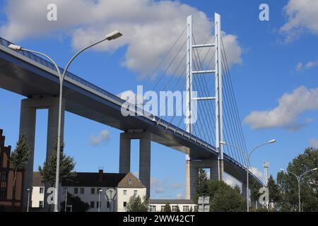 Il ponte strallato più grande della Germania collega l'isola più grande della Germania con la terraferma Foto Stock