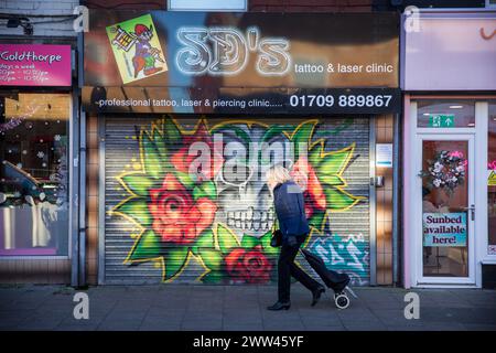 Goldthorpe High Street. L'ex città mineraria di Goldthorpe, Barnsley, South Yorkshire, Regno Unito. Foto Stock