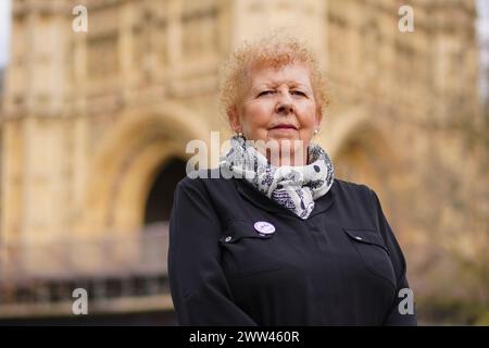 Presidente delle donne contro la disuguaglianza pensionistica statale (Waspi), Angela Madden ha parlato ai media su College Green al di fuori delle camere del Parlamento a Londra dopo la pubblicazione della relazione del Mediatore del servizio parlamentare e sanitario (PHSO), affermando che le persone colpite da cambiamenti pensionistici statali che non sono stati comunicati adeguatamente dovrebbero ricevere scuse e un indennizzo, potenzialmente per un totale di miliardi di sterline. Data foto: Giovedì 21 marzo 2024. Foto Stock