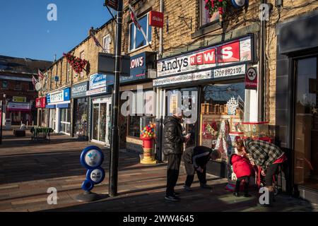 Goldthorpe High Street. L'ex città mineraria di Goldthorpe, Barnsley, South Yorkshire, Regno Unito. Foto Stock