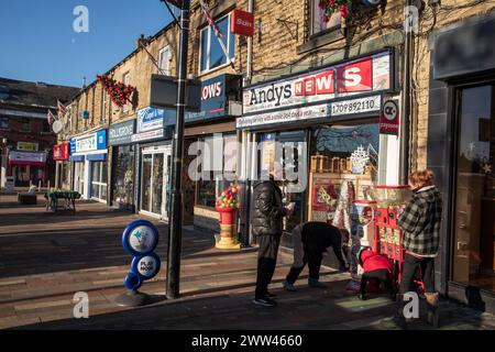 Goldthorpe High Street. L'ex città mineraria di Goldthorpe, Barnsley, South Yorkshire, Regno Unito. Foto Stock