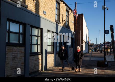 Goldthorpe High Street. L'ex città mineraria di Goldthorpe, Barnsley, South Yorkshire, Regno Unito. Foto Stock