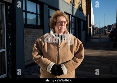 Lynne Dinning, residente di Goldthorpe. L'ex città mineraria di Goldthorpe, Barnsley, South Yorkshire, Regno Unito. Foto Stock