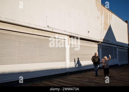 Goldthorpe High Street. L'ex città mineraria di Goldthorpe, Barnsley, South Yorkshire, Regno Unito. Foto Stock