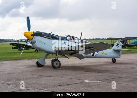 Hispano ha-1112 Buchon (costruito su licenza Messerschmitt Bf109) marcature Luftwaffe presso Duxford Airshow 2022, Duxford Airfield, Cambridgeshire, Inghilterra, Regno Unito Foto Stock