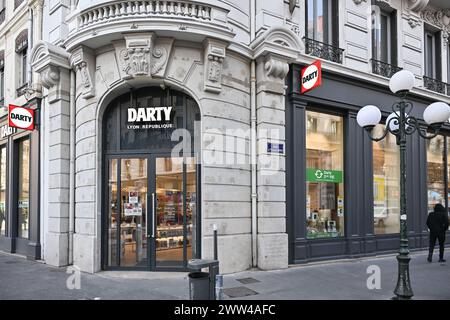 Lione, Francia. 27 gennaio 2024. Darty illustrazione di cartelli commerciali e negozi a Lione, Francia, il 27 gennaio 2024. Foto di Julien Reynaud/APS-Medias/ABACAPRESS.COM credito: Abaca Press/Alamy Live News Foto Stock