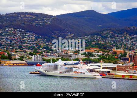 Nave da crociera Oceania Regatta Hobart Tasmania Australia River Derwent Oceano Indiano Pacifico meridionale Foto Stock