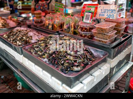 Granchi morbidi in vendita a Bangkok in Thailandia Foto Stock