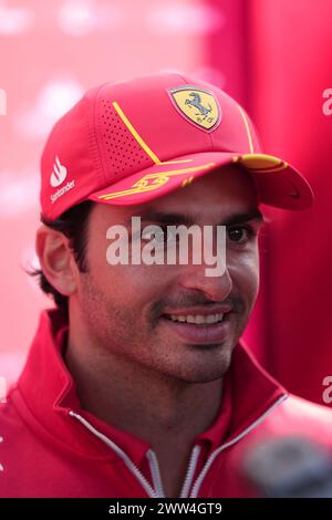 Melbourne, Australia. 21 marzo 2024. Carlos Sainz di Spagna e Scuderia Ferrari visti durante le interviste nel paddock davanti al Gran Premio di F1 d'Australia sul circuito Albert Park Grand Prix di Melbourne. (Foto di George Hitchens/SOPA Images/Sipa USA) credito: SIPA USA/Alamy Live News Foto Stock