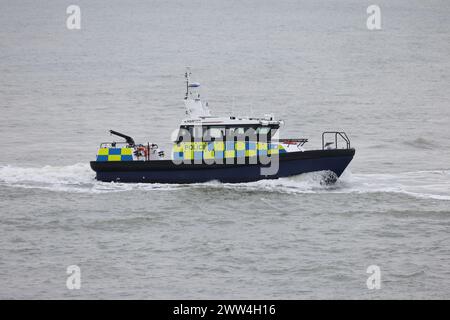 L'unità di polizia marina del Ministero della difesa lancia HARRIER. La nave è utilizzata per le forze dell'ordine locali alla base navale Foto Stock