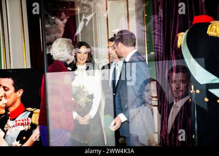 La coppia reale, il re Federico X e la regina Maria, e la principessa Benedikte partecipano all'apertura della mostra FREDERIK 10. Re del domani al Museo Amalienborg di Copenaghen, giovedì 21 marzo 2024. (Foto: IDA Marie Odgaard/Ritzau Scanpix) Foto Stock