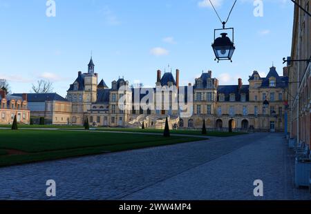 Splendido monumento medievale - castello reale di caccia Fontainbleau. Foto Stock