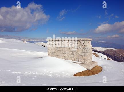 Pieve, TV, Italia - 13 marzo 2024: Pietra commemorativa con il nome di porte di Salton Foto Stock