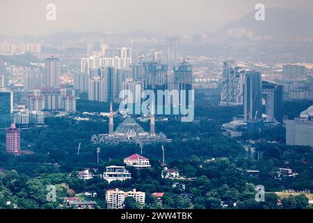 Kuala Lumpur, Malesia - Settembre 12 2018: La Moschea del territorio Federale è una moschea si trova vicino al complesso MATRADE e al Governo Federale Comple Foto Stock