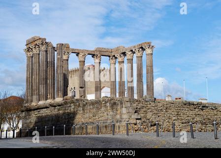 Il Tempio Romano di Evora, il Tempio di Diana e' il monumento piu' conosciuto della citta'. Viaggio in Portogallo Foto Stock