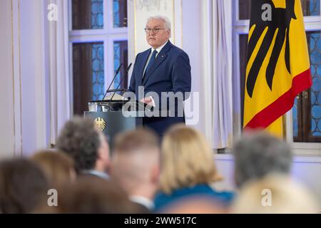 Bundespraesident Frank-Walter Steinmeier sprach am Donnerstag 21.03.2024 in der Alten Boerse in Leipzig zu 35 Jahre friedliche Revolution und 75 Jahre Grundgesetz. Steinmeier sagte: Die Demokratie zu schuetzen und zu staerken, sie wehrhafter zu machen, das ist die Bewaehrung, vor der wir stehen. Der Bundespraesident hatte zuvor die Buchmesse besucht. VOR 35 Jahren, AM 9. Oktober 1989, gingen a Lipsia ueber 70,000 Menschen fuer Freiheit und Demokratie auf die Strasse. DAS Grundgesetz wurde AM 23. Mai 1949 verkuendet, seit 1990 gilt es auch auf dem Gebiet der ehemaligen DDR. Siehe epd-Meldung Foto Stock