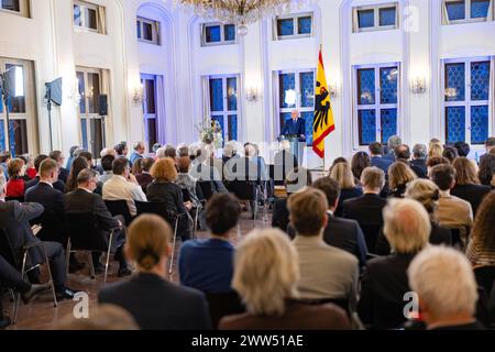 Bundespraesident Frank-Walter Steinmeier sprach am Donnerstag 21.03.2024 in der Alten Boerse in Leipzig zu 35 Jahre friedliche Revolution und 75 Jahre Grundgesetz. Steinmeier sagte: Die Demokratie zu schuetzen und zu staerken, sie wehrhafter zu machen, das ist die Bewaehrung, vor der wir stehen. Der Bundespraesident hatte zuvor die Buchmesse besucht. VOR 35 Jahren, AM 9. Oktober 1989, gingen a Lipsia ueber 70,000 Menschen fuer Freiheit und Demokratie auf die Strasse. DAS Grundgesetz wurde AM 23. Mai 1949 verkuendet, seit 1990 gilt es auch auf dem Gebiet der ehemaligen DDR. Siehe epd-Meldung Foto Stock