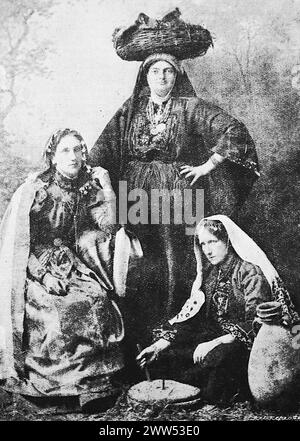 Ritratto di una Town Lady e di una Country Women a Gerusalemme, da un dipinto non attribuito. Bianco e nero. Fotografia tratta da una rivista originariamente pubblicata nel 1898. Foto Stock