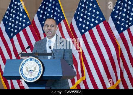 Hakeem Jeffries (Democratico di New York), leader delle minoranze della camera degli Stati Uniti, ospita una cerimonia di medaglia d'oro in onore dell'esercito fantasma nel Campidoglio degli Stati Uniti a Washington, DC giovedì 21 marzo 2024.credito: Annabelle Gordon/CNP/MediaPunch Foto Stock