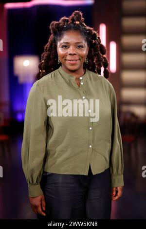Schauspielerin Dela Dabulamanzi bei der Aufzeichnung der WDR-Talkshow Kölner Treff im WDR Studio Bocklemünd. Köln, 21.03.2024 NRW Deutschland *** attrice Dela Dabulamanzi alla registrazione del talk show WDR Kölner Treff nel WDR Studio Bocklemünd Colonia, 21 03 2024 NRW Germania Copyright: XChristophxHardtx Foto Stock
