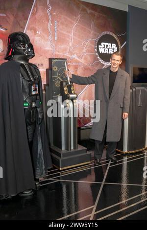 New York, New York, Stati Uniti. 21 marzo 2024. (NOVITÀ) Hayden Christensen illumina l'Empire State Building prima del Dynamic Light Show per celebrare l'acquisizione a tema DELLE GUERRE STELLARI. 21 marzo 2024, New York, New York, USA: Hayden Christensen illumina l'Empire State Building prima del dinamico spettacolo di luci per celebrare l'acquisizione a tema DELLE GUERRE STELLARI all'Empire State Building il 21 marzo 2024 a New York. (Foto: M10s/Thenews2/Zumapress) (immagine di credito: © Ron Adar/TheNEWS2 via ZUMA Press Wire) SOLO PER USO EDITORIALE! Non per USO commerciale! Foto Stock