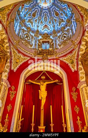 MALAGA, SPAGNA - 28 SETTEMBRE 2019: La cappella ornata di Cristo de Animas de Ciegos nella chiesa di San Juan, il 28 settembre a Malaga Foto Stock