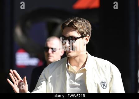 MELBOURNE, AUSTRALIA, 25 febbraio 2024. Nella foto: 63 George Russell (GBR) Mercedes-AMG Petronas F1 Team nel paddock al FIA Formula 1 Rolex Australian Grand Prix 2024 3° round dal 22 al 24 marzo all'Albert Park Street Circuit di Melbourne, Australia. Crediti: Karl Phillipson/Alamy Live News Foto Stock