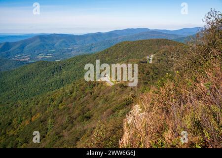 Stony Man si affaccia sullo Shenandoah National Park lungo le Blue Ridge Mountains in Virginia, Stati Uniti Foto Stock