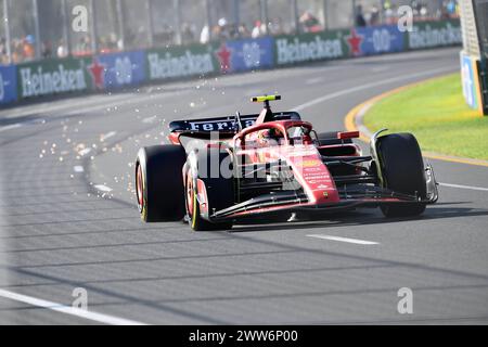 MELBOURNE, AUSTRALIA. 22 marzo 2024. Carlos Sainz Jr. (ESP) Scuderia Ferrari alla guida della (55) Ferrari SF-24 durante la sessione di prove libere 2 al terzo round del Rolex Australian Grand Prix 2024 FIA Formula 1 dal 22 al 24 marzo presso l'Albert Park Street Circuit di Melbourne, Australia. Crediti: Karl Phillipson/Alamy Live News Foto Stock