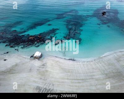 Spiaggia di Lofoten Haukland in inverno, Norvegia Foto Stock