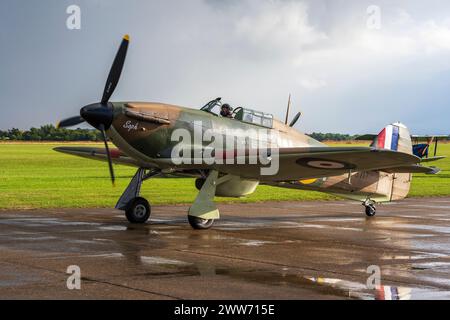 Hawker Hurricane Mk 1 P3717 taxiing dopo aver volato a Duxford Battle of Britain Air Show 2022, Duxford Airfield, Cambridgeshire, Inghilterra, Regno Unito Foto Stock