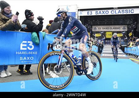 Harelbeke, Belgio. 22 marzo 2024. Julian Alaphilippe francese di Soudal Quick-Step nella foto all'inizio della gara ciclistica "E3 Saxo Bank Classic" di un giorno, a 207 km da e per Harelbeke, venerdì 22 marzo 2024. BELGA PHOTO JASPER JACOBS credito: Belga News Agency/Alamy Live News Foto Stock