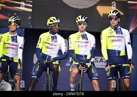 Harelbeke, Belgio. 22 marzo 2024. I piloti Intermarche-Wanty nella foto all'inizio della gara ciclistica "E3 Saxo Bank Classic" di un giorno, a 207 km da e per Harelbeke, venerdì 22 marzo 2024. BELGA PHOTO JASPER JACOBS credito: Belga News Agency/Alamy Live News Foto Stock