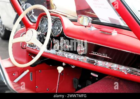 RÉTRO CLASSICS 2010, Stuttgart Messe, Stoccarda, Baden-Wuerttemberg, Germania, Europa, auto d'epoca, Mercedes-Benz 300 SL, primo piano dello sterzo Foto Stock