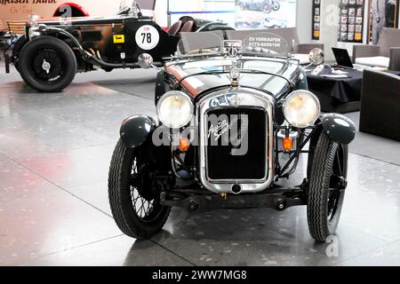 RÉTRO CLASSICS 2010, Stuttgart Messe, Stoccarda, Baden-Wuerttemberg, Germania, Europa, Austin Seven, vista frontale di una scintillante auto da corsa classica Foto Stock