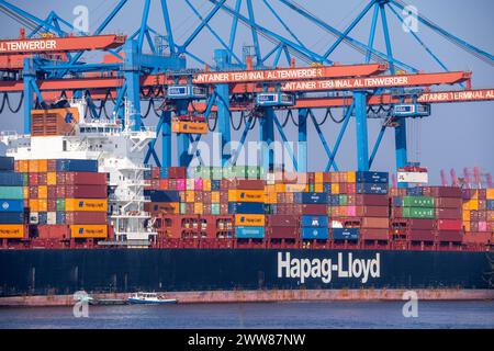 Container Terminal Altenwerder, nave container Hapag-Lloyd Frankfurt Express durante le operazioni di carico e scarico, Amburgo, Germania Foto Stock