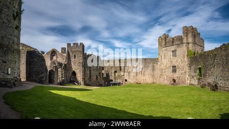 Lower Bailey, Chepstow Castle, Galles, Regno Unito Foto Stock