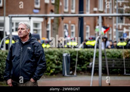 ROTTERDAM - il leader della Pegida Edwin Wagensveld durante una manifestazione filo-israeliana alla moschea Ettaouhid. ANP ROBIN UTRECHT netherlands Out - belgio Out Foto Stock