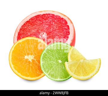 Agrumi. Pompelmo fresco, arancia, limoni e lime su sfondo bianco Foto Stock