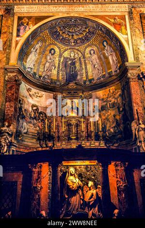 Antico Mosaico di Maria Annunciazione Scultura Santa Francesca Romana Basilica foro Roma Italia. Foto Stock