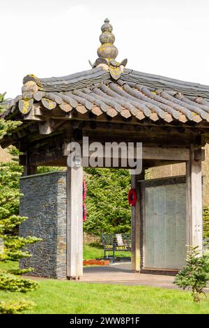 Il monumento commemorativo alla guerra di Corea scozzese, il pezzo centrale, è un santuario in tipico stile coreano Foto Stock