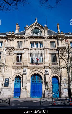 Vista esterna del Lycée Voltaire, un istituto pubblico parigino di educazione generale e tecnologica situato nell'11° arrondissement di Parigi Foto Stock