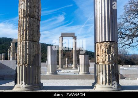 Vergina, Grecia - 5 gennaio 2024: Il Palazzo di Aigai dopo 16 anni di restauro. Il palazzo è dove Alessandro Magno fu incoronato re di t Foto Stock