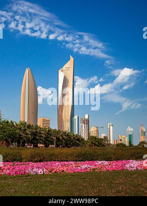 La torre al Hamra nella città del kuwait è adornata da un ambiente naturale Foto Stock