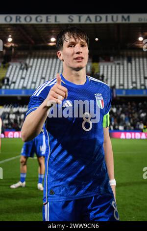 Cesena, Italia. 22 marzo 2024. L'italiano Giovanni Fabbian festeggia al termine della partita durante il Campionato europeo Under 21 2025 partita di qualificazione tra Italia e Lettonia allo Stadio Dino Manuzzi - Sport, calcio - Cesena, Italia - venerdì 22 marzo 2024 (foto di massimo Paolone/LaPresse) credito: LaPresse/Alamy Live News Foto Stock